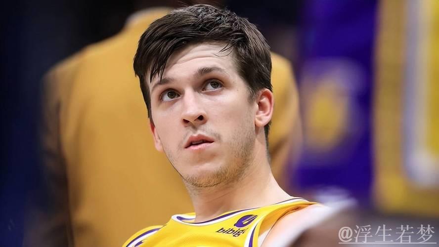 湖人官宣:里夫斯因左小腿轻度拉伤休战至少一周 湖人官宣:里夫斯因左小腿轻度拉伤休战至少一周
